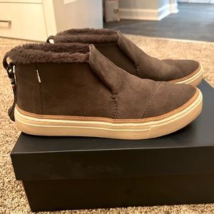 Tom’s women’s Paxton slip on bootie size 9